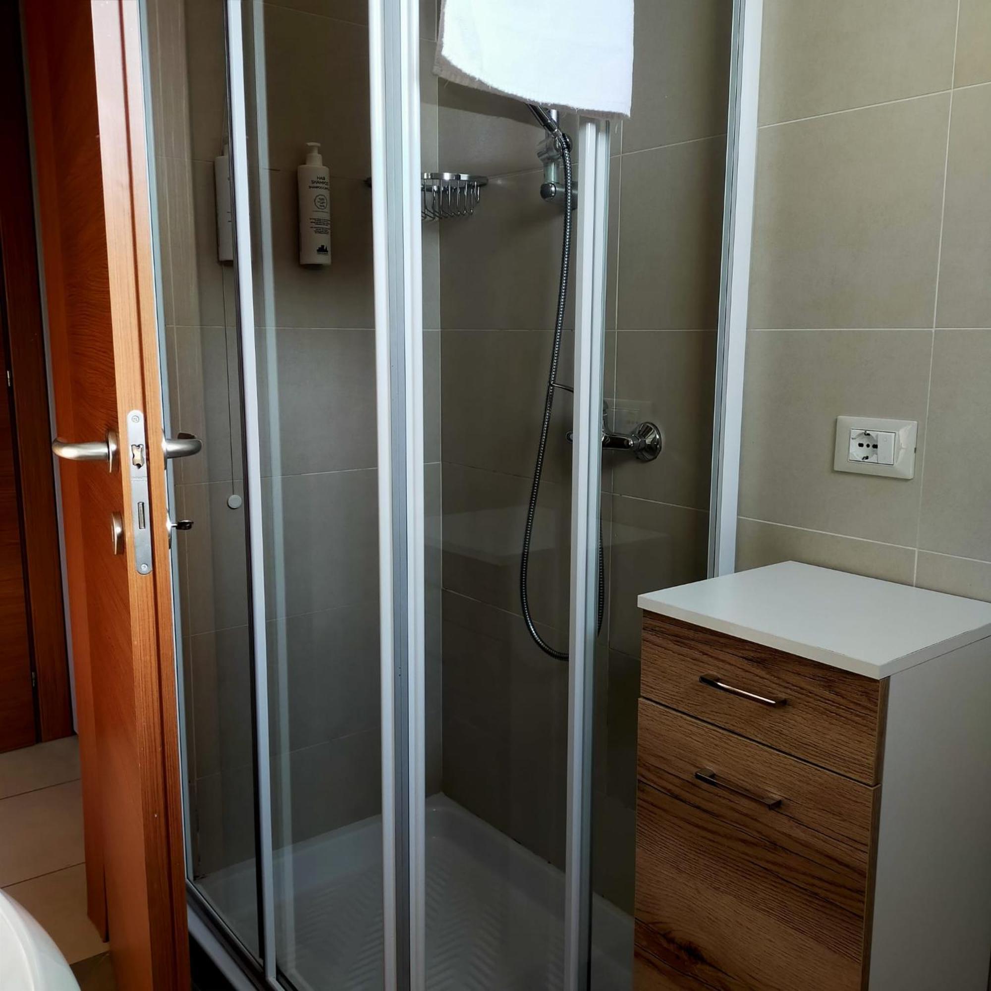 Residence Fiore Rosso Sirmione Phòng bức ảnh